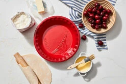 Le Creuset Eiffel Tower Collection Pie Dish, 9"