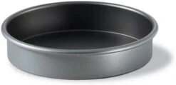 Calphalon Classic Bakeware 9-Inch Round Nonstick Cake Pan